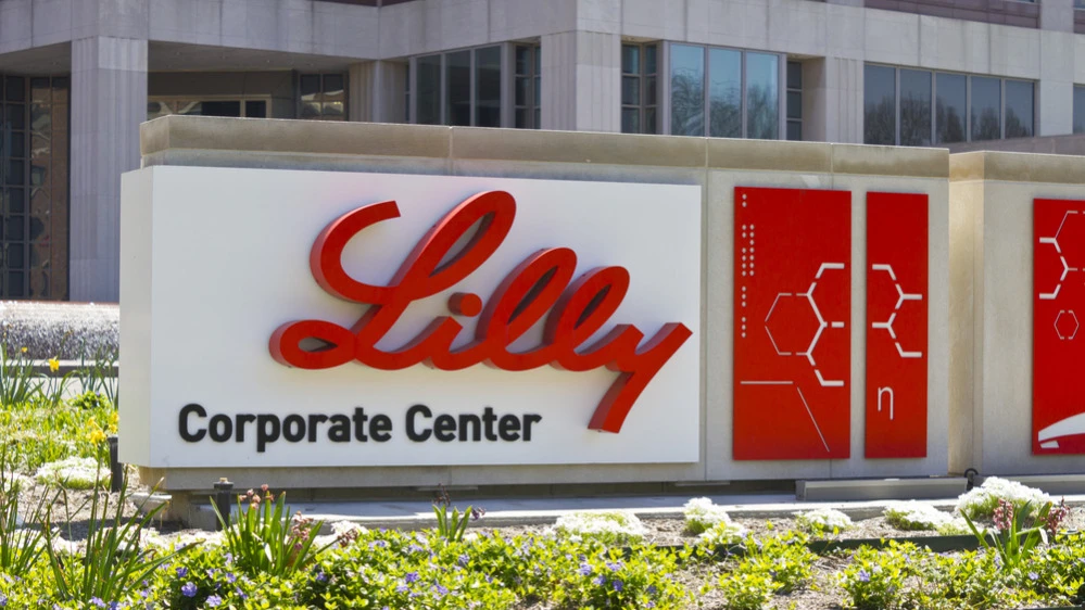 Leerink Partners ожидает «несколько волн роста спроса» на продукты Eli Lilly после их включения в программы Medicare и Medicaid / Фото: Jonathan Weiss / Shutterstock.com