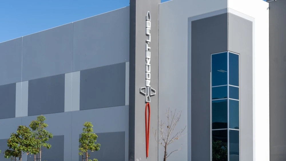 Rocket Lab планирует доставить ракету Neutron на космодром в первом квартале 2026 года / Фото: JHVEPhoto / Shutterstock.com