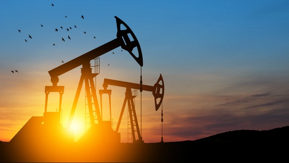 В среду нефть марки Brent дешевела почти на 4% / Фото: Hamara / Shutterstock.com