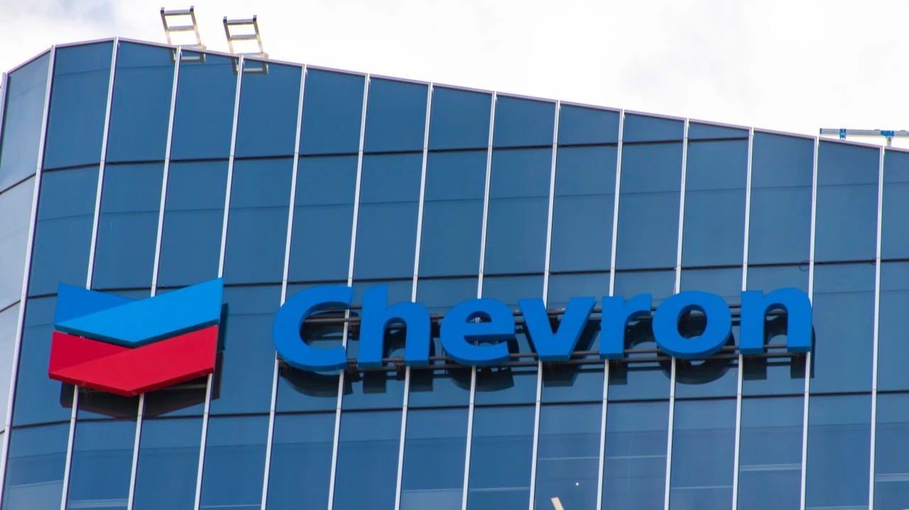 Chevron может стать претендентом на иностранные активы «Лукойла» / Фото: Adwo / Shutterstock.com