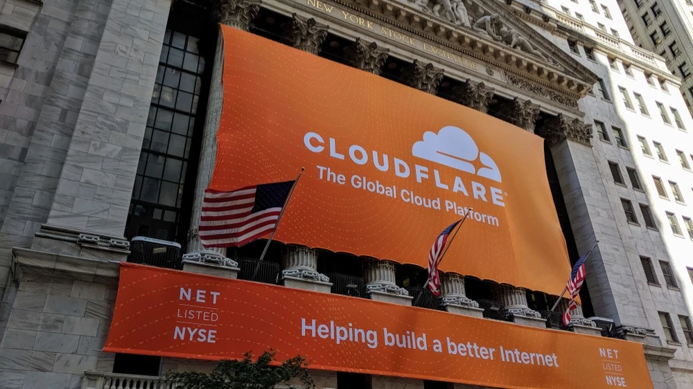 Программное обеспечение Cloudflare используют сотни тысяч компаний по всему миру / Фото: Christopher Penler / Shutterstock.com