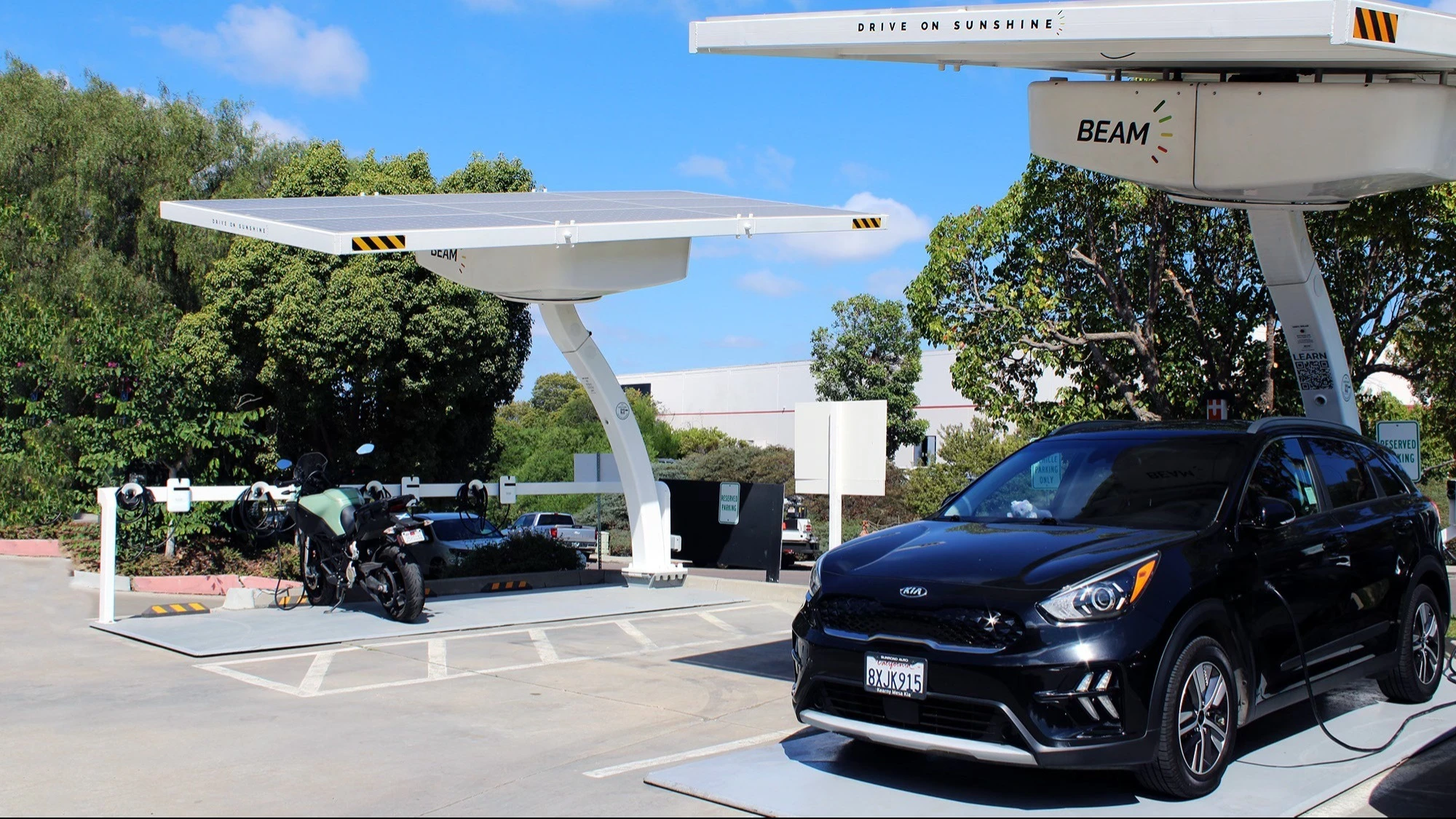 Freedom снизил целевую цену для акций Beam Global, хотя по-прежнему видит в них потенциал / Фото: Facebook / BeamForAll