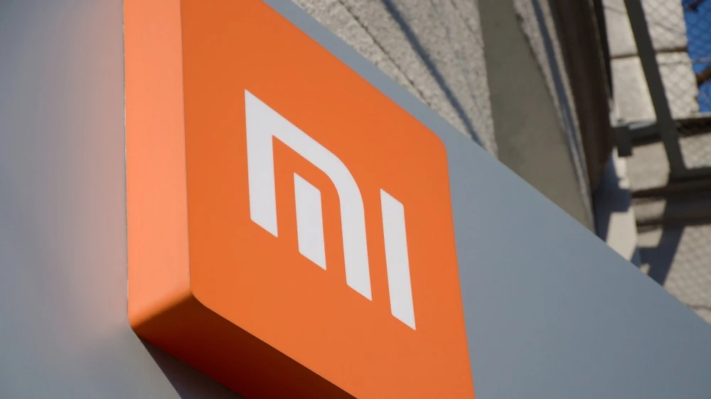 Акции китайского производителя смартфонов и умной электроники Xiaomi подскочили на торгах 25 ноября более чем на 4% — это самый сильный однодневный рост за последние два месяца. Фото: Mehaniq/Shutterstock