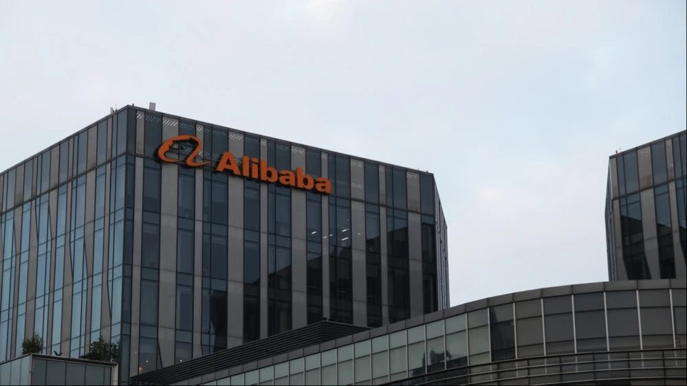 Пентагон обвиняет Alibaba и еще 7 китайских компаний в сотрудничестве с китайской армией / Фото: Robert Way/ Shutterstock.com