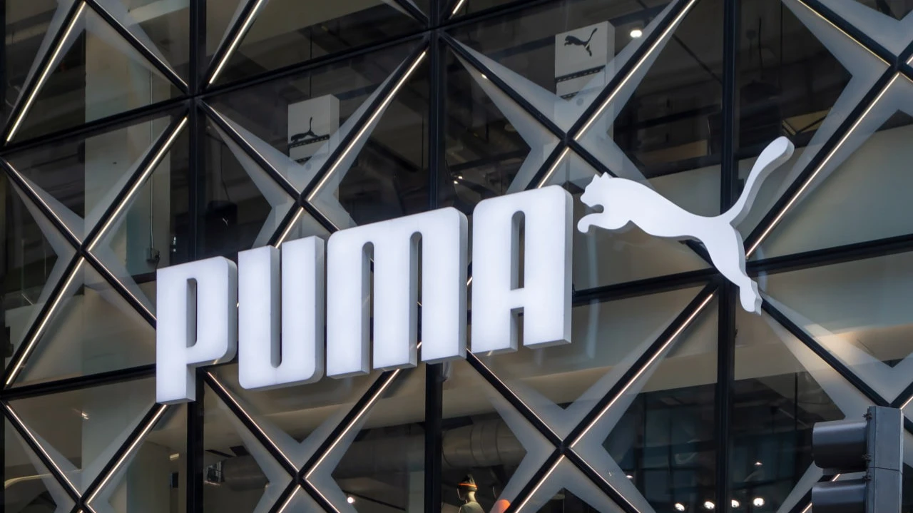 Немецкий спортивный бренд Puma может войти в китайскую компанию Anta Sports / Фото: Mirror-Images / Shutterstock.com