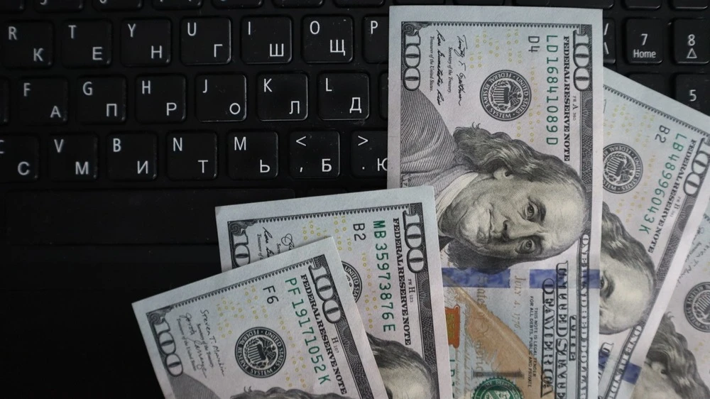 Доллар США на пути к худшей динамике с конца июля на фоне роста ожиданий скорого снижения ставки ФРС /  Фото: v_marineris / Shutterstock.com