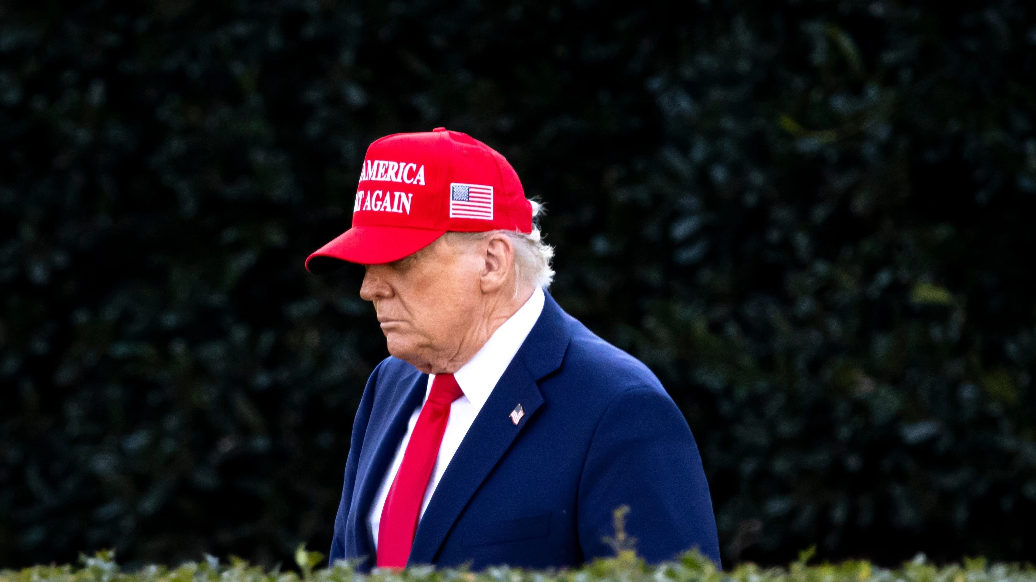 Trump announced the closure of airspace over Venezuela