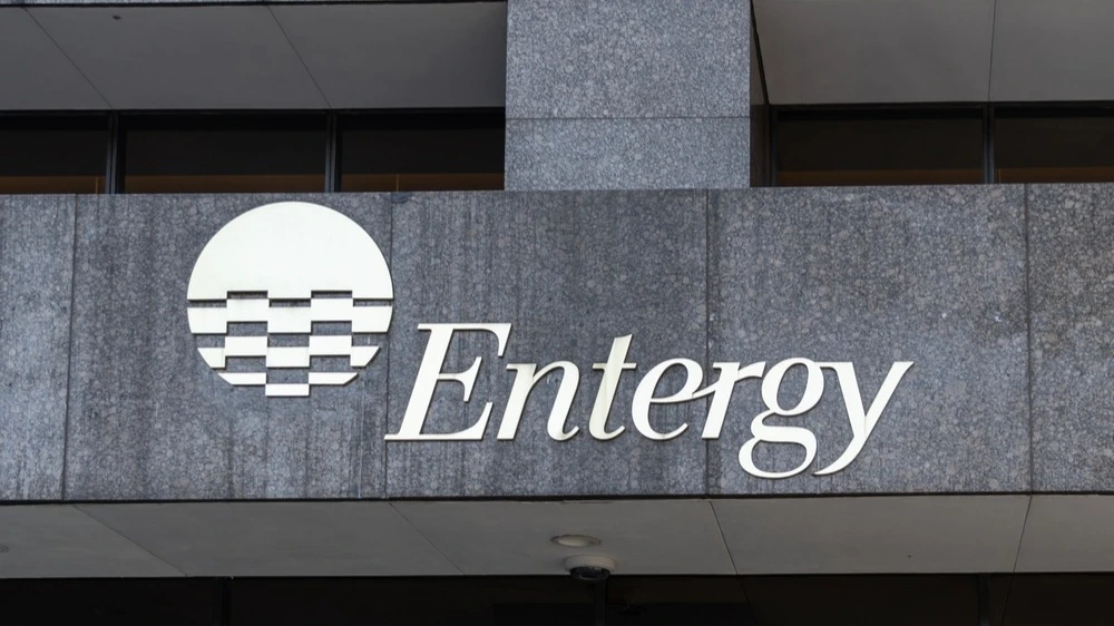 Крупнейший в США производитель ядерной электроэнергии Entergy способен выиграть в 2026 году от роста потребления электричества дата-центрами для ИИ / Фото: Shutterstock.com