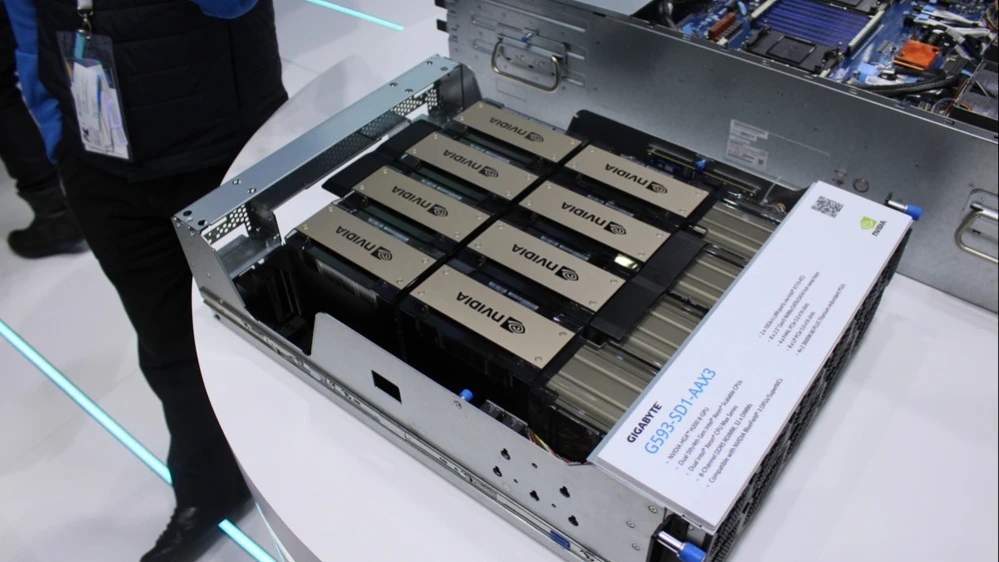 Джима Чаноса беспокоит, что стоимость чипов, под которые поставщики облачных вычислений получили финансирование, упадет ниже суммы залогового обеспечения / Фото: Andrew Sozinov / Shutterstock.com