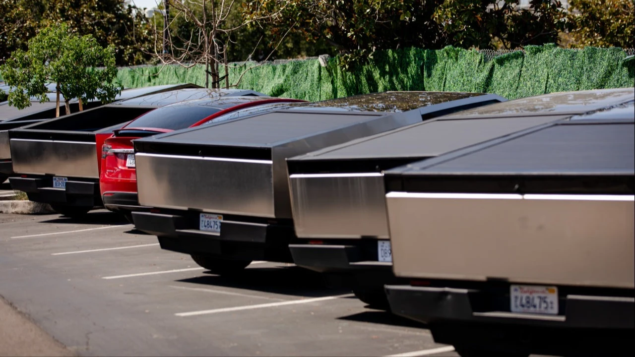 Бьюрри считает Tesla «нелепо переоцененной» из-за размытия долей инвесторов, особенно на фоне потенциального бонуса Маска в $1 трлн / Фото: Shutterstock.com