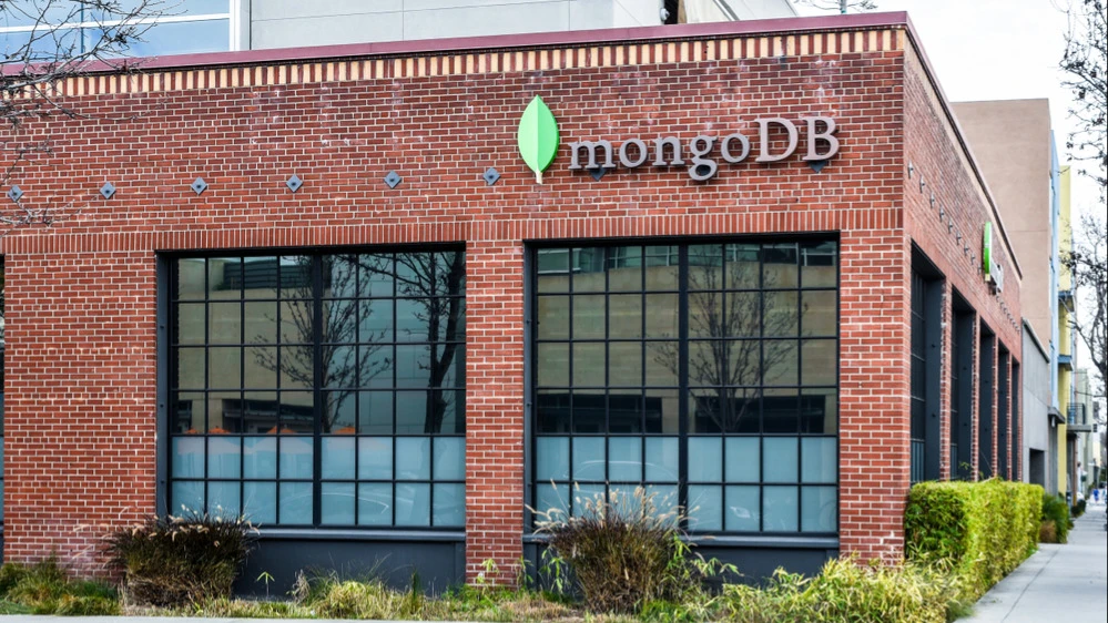 Разработчик программного обеспечения MongoDB превзошел ожидания аналитиков третий квартал подряд / Фото: Uladzik Kryhin / Shutterstock.com