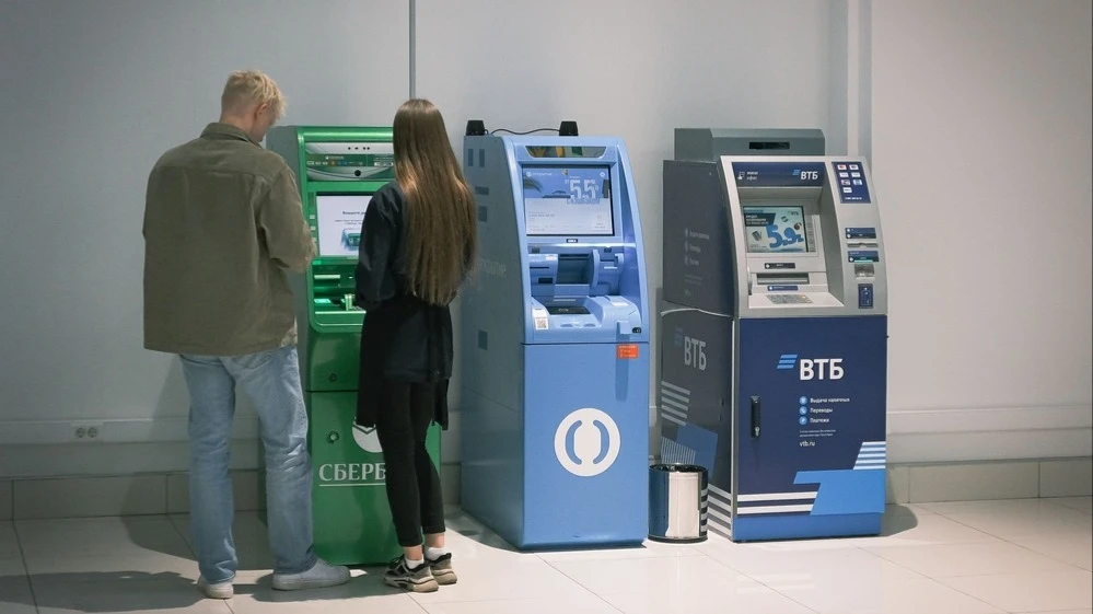 Russia abolishes limits on foreign currency transfers abroad for citizens from December 8