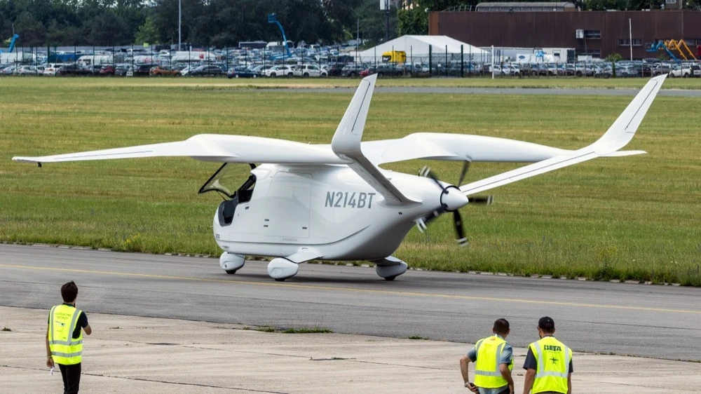 Производитель электросамолетов Beta Technologies, которого аналитики называют «молодой Tesla», представил первые после выхода на IPO результаты / Фото: VanderWolf Images / Shutterstock