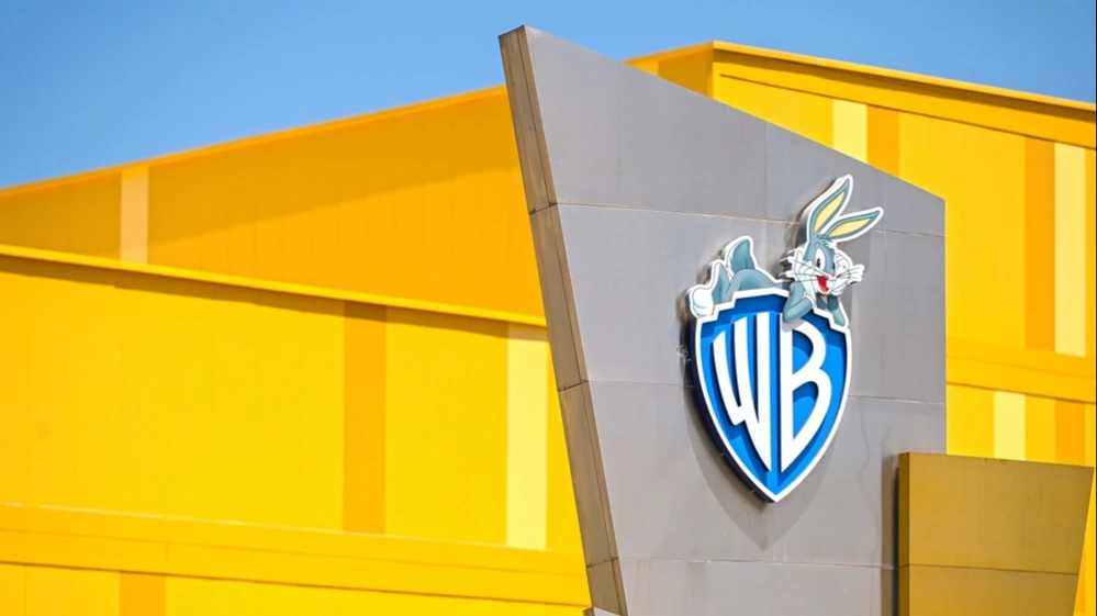 Paramount Skydance готова заплатить по $30 за акцию Warner Bros. Discovery / Фото: Savvapanf Photo / Shutterstock.com