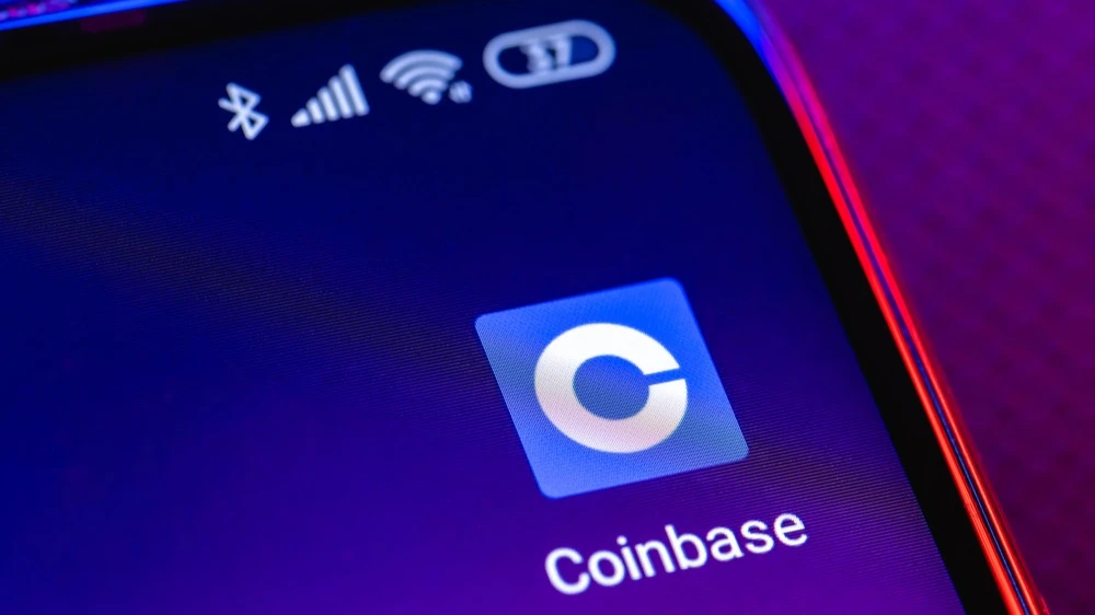 Coinbase выходит на рынки прогнозов и токенизированных акций / Фото: Sergei Elagin / Shutterstock