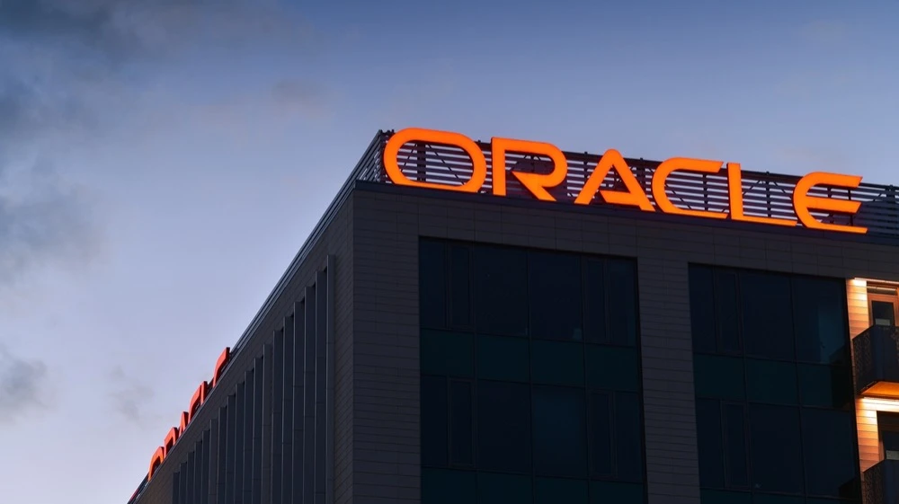 Oracle отложила запуск ряда дата-центров для OpenAI до 2028 года / Фото: Dragos Asaftei / Shutterstock.com