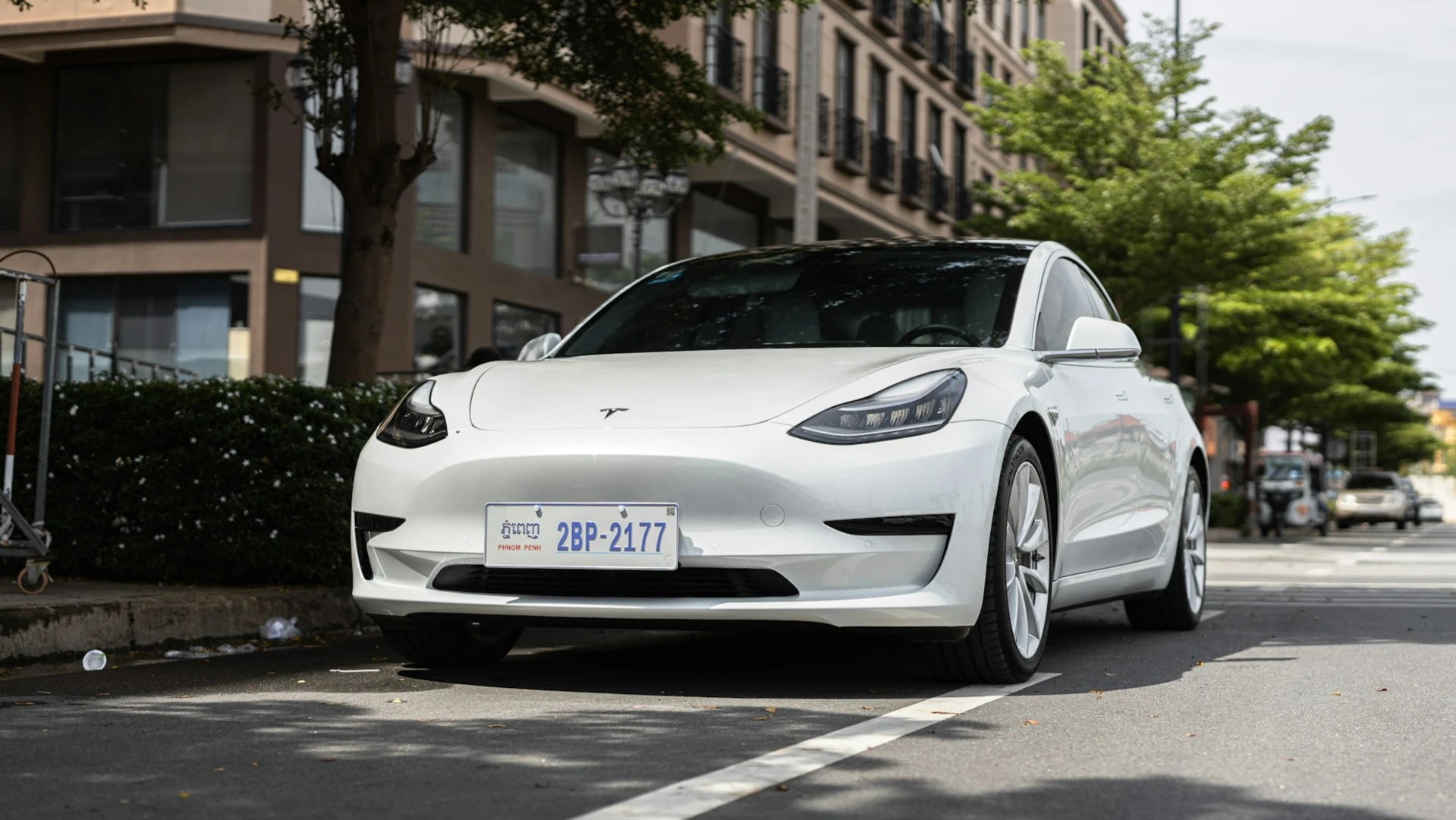 Акции Tesla выросли почти на 5% после новости о тестах роботакси без водителей / Фото: Unsplash/IM ZION