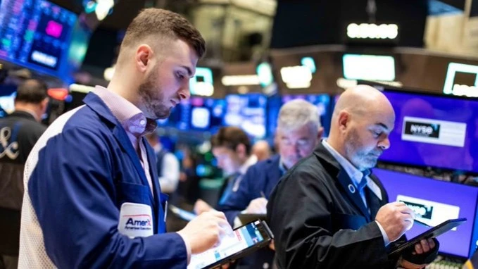 В преддверии публикации большого блока макроданных фьючерсы на индексы США торгуются в минусе / Фото: X / NYSE