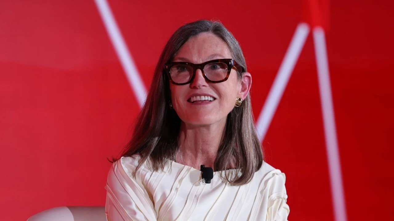 ARK Invest Кэти Вуд скупает криптоакции на просадке / Фото: Linkedin / Cathie Wood