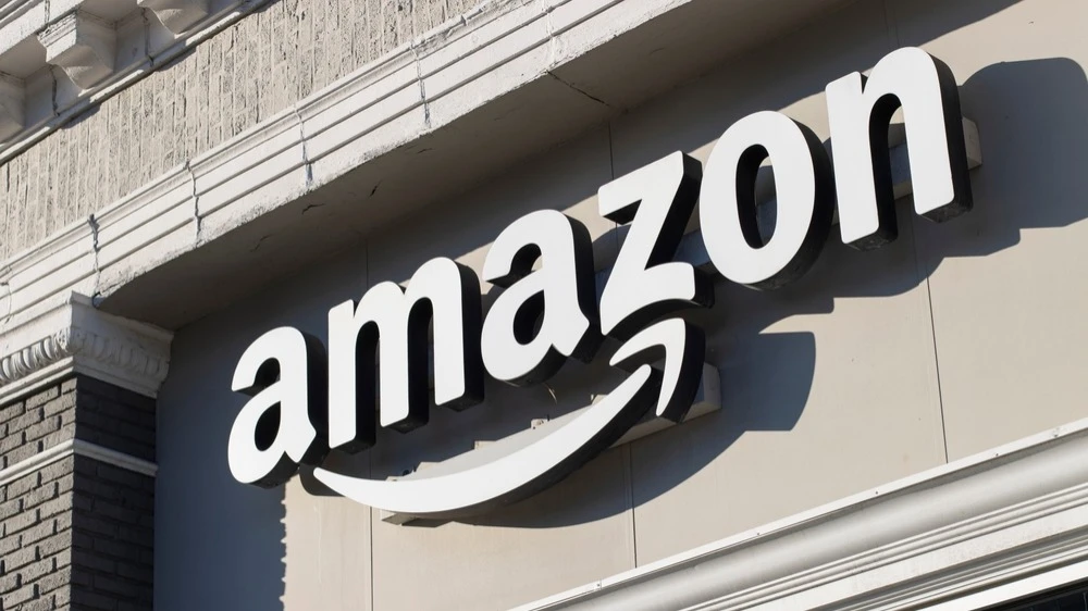 Помимо прямых вливаний, сделка с OpenAI предполагает масштабное использование ИИ-процессоров Amazon Trainium для ChatGPT / Фото: Shutterstock.com