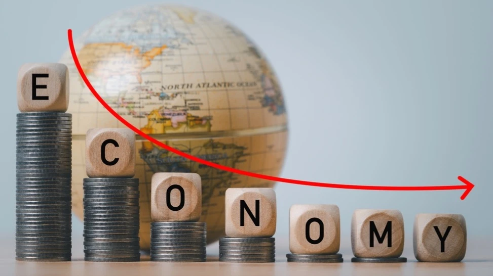 Торговые войны и замедление роста постоянно находятся в центре внимания СМИ. Но есть и другие факторы влияния на мировую экономику, которые могут оказаться более значимыми. Среди них — демографический сдвиг и дефицит природных ресурсов. Фото: Shutterstock.com