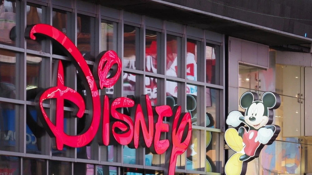 В 2025 году  акции Disney показывали не лучшие результаты, следующий год будет для компании более удачным, считает аналитик Wells Fargo