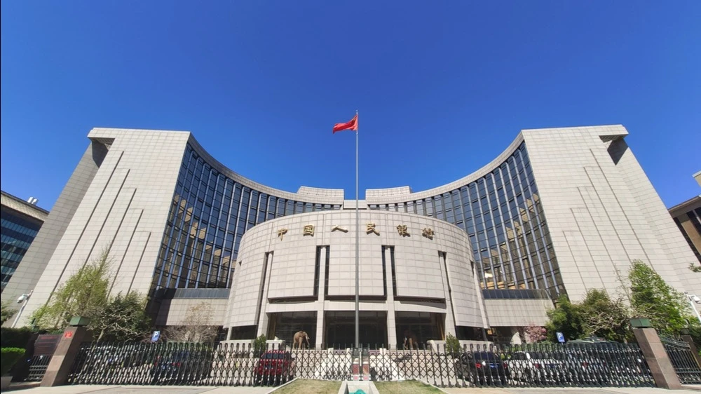 Несмотря на слабые экономические данные, Народный банк Китая оставил ключевые кредитные ставки без изменений / Фото: pixiaomo / Shutterstock