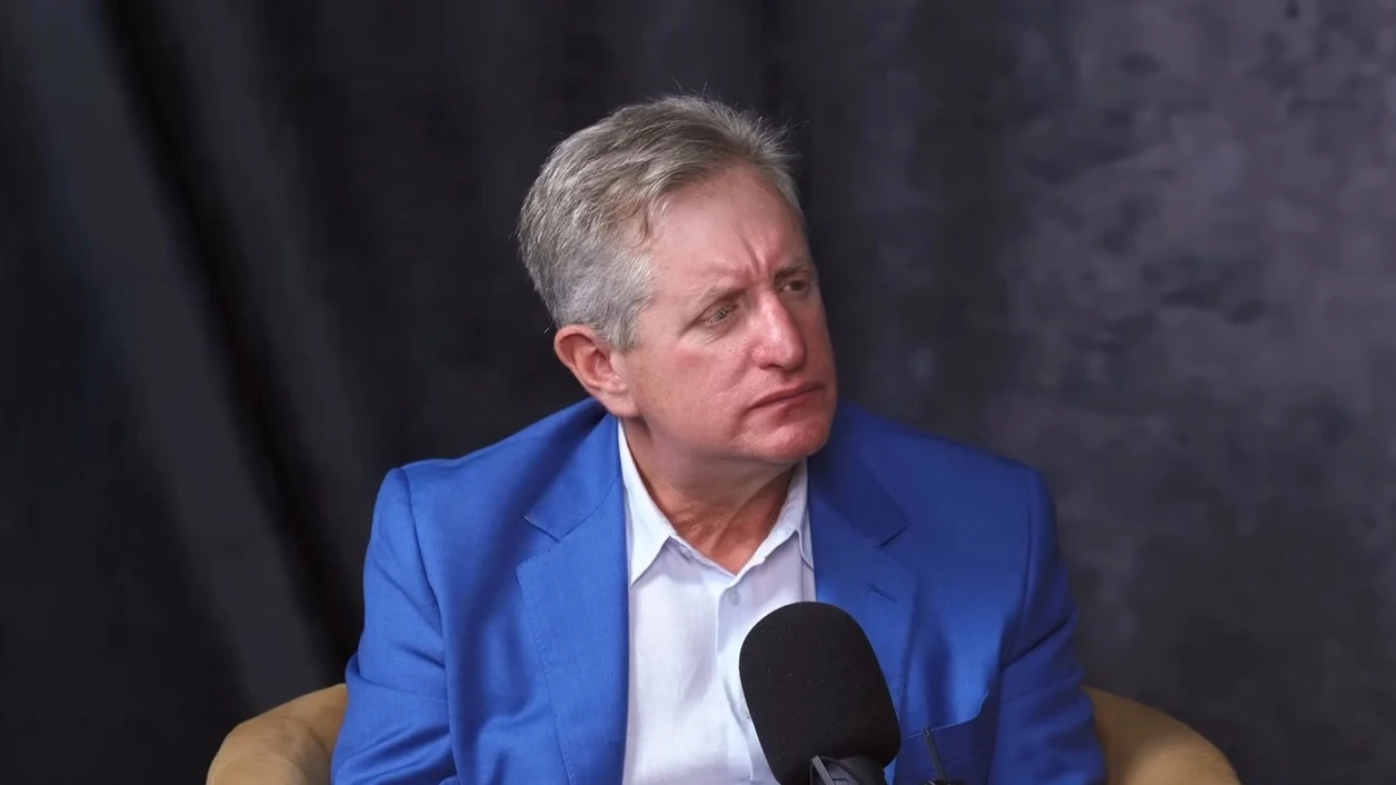 Американский инвестор Стив Айсман независимо от Майкла Бьюрри предсказал обвал ипотечного рынка в США и мировой финансовый кризис 2008 года / Фото: youtube.com/@RealEismanPlaybook