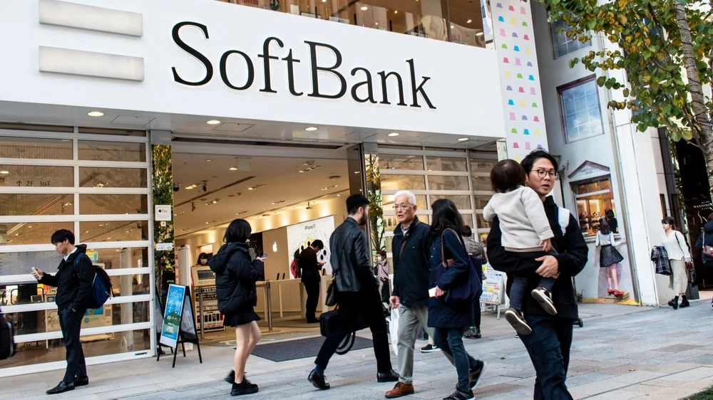 Чтобы закрыть обязательства перед OpenAI, SoftBank готов использовать различные механизмы финансирования, узнал Reuters / Фото: Shutterstock / Saranya Phu akat