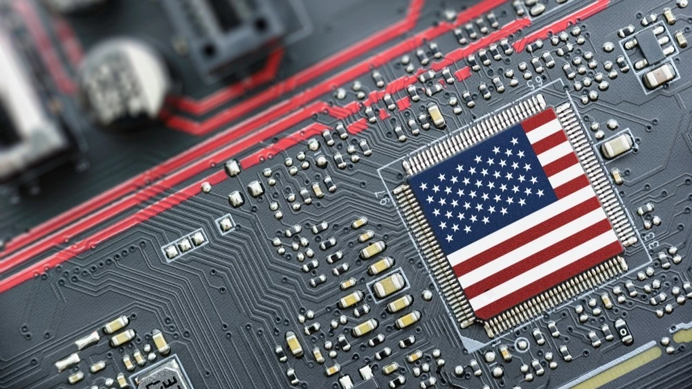 США планируют ввести пошлины на китайские чипы с середины 2027 года / Фото: William Potter / Shutterstock.com