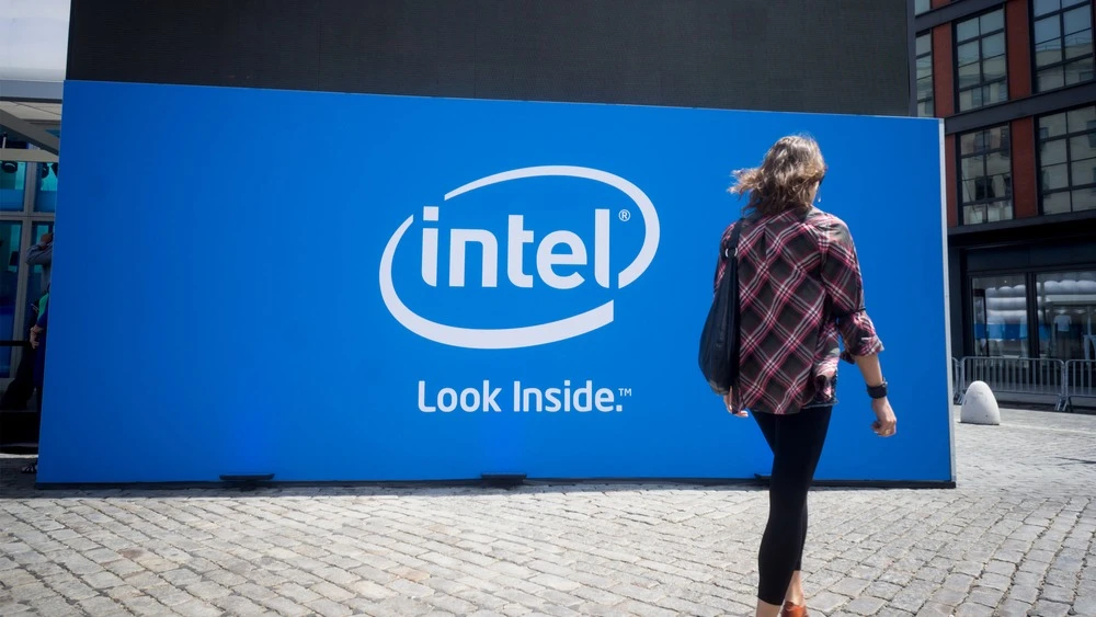 Акции Intel снизились на фоне решения Nvidia по техпроцессу 18A / Фото: rblfmr / Shutterstock.com