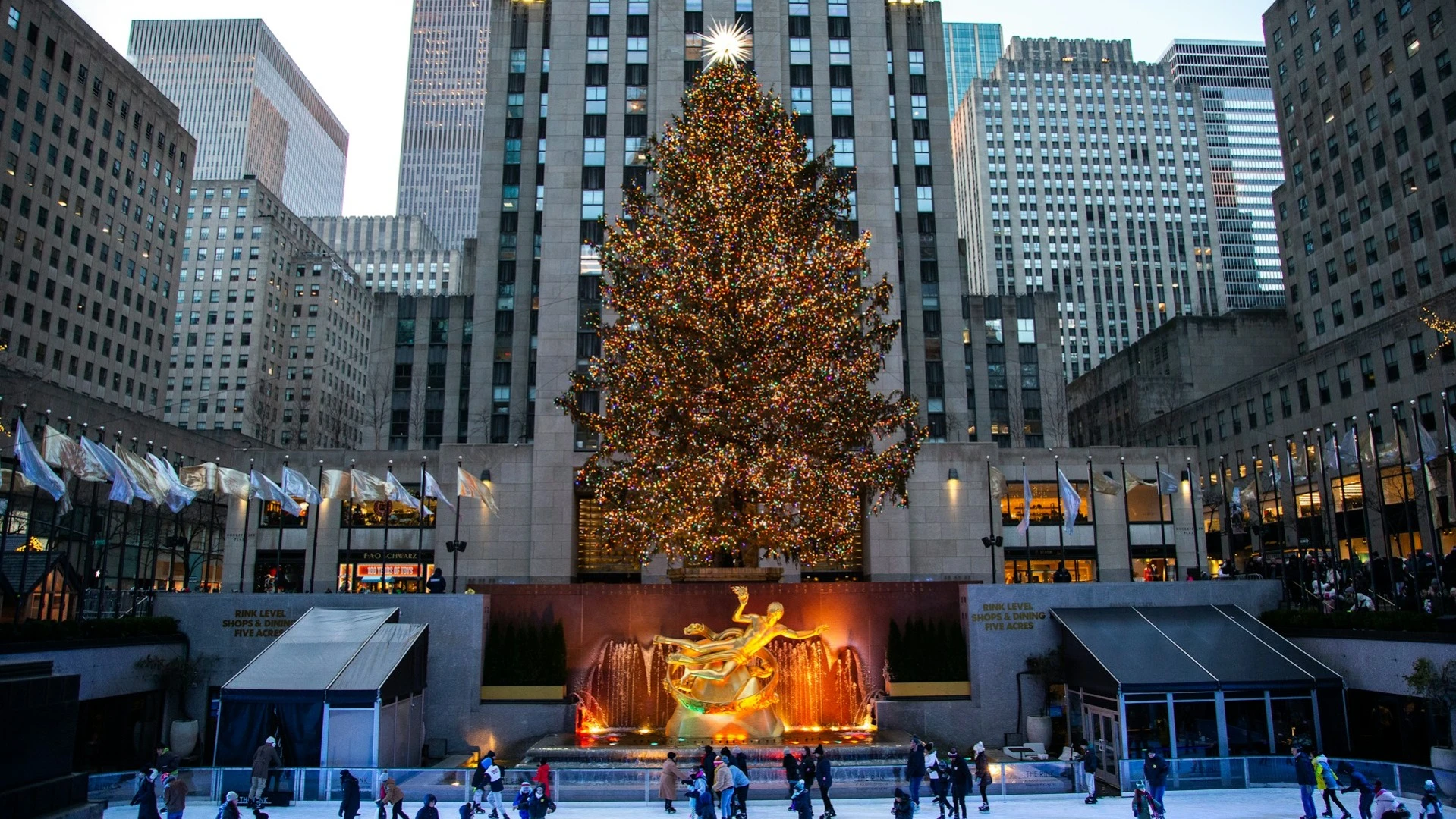 Техническую поддержку акциям может оказать сезонный фактор: исторически в последние дни года развивается так называемое ралли Санта-Клауса / Фото: Unsplash.com/Kaydn Ito