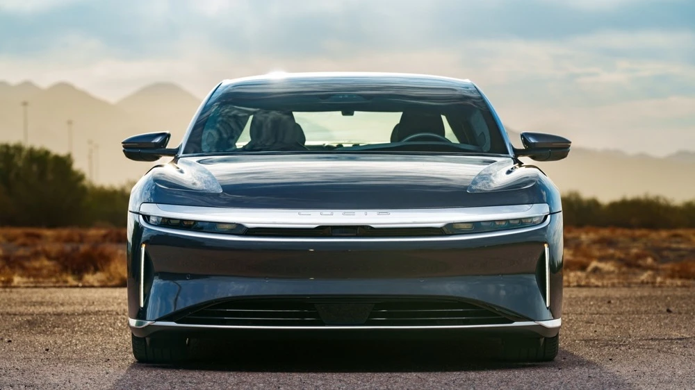 Lucid вошел в список Barrons из 22 акций, которых инвесторам лучше избегать в 2026 году / Фото: Shutterstock/JoshBryan