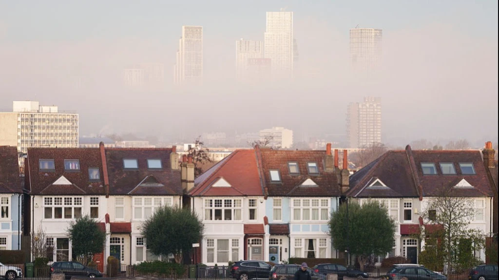 Уолл-стрит ожидает роста S&P 500 примерно на 11% в 2026 году при рекордно узком консенсусе прогнозов. Это настораживает некоторых инвесторов. Фото: Richard Baker / In Pictures via Getty Images