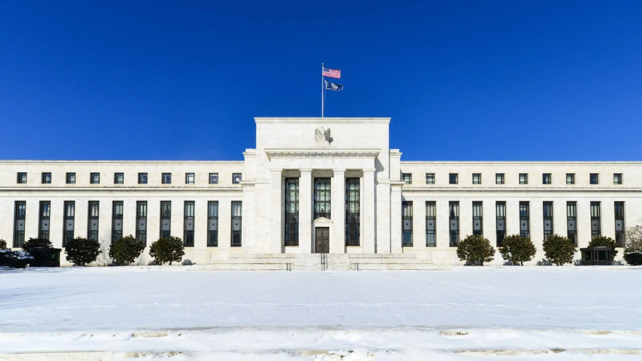 Протокол заседания ФРС США отразил раскол в комитете / Orhan Cam / Shutterstock.com