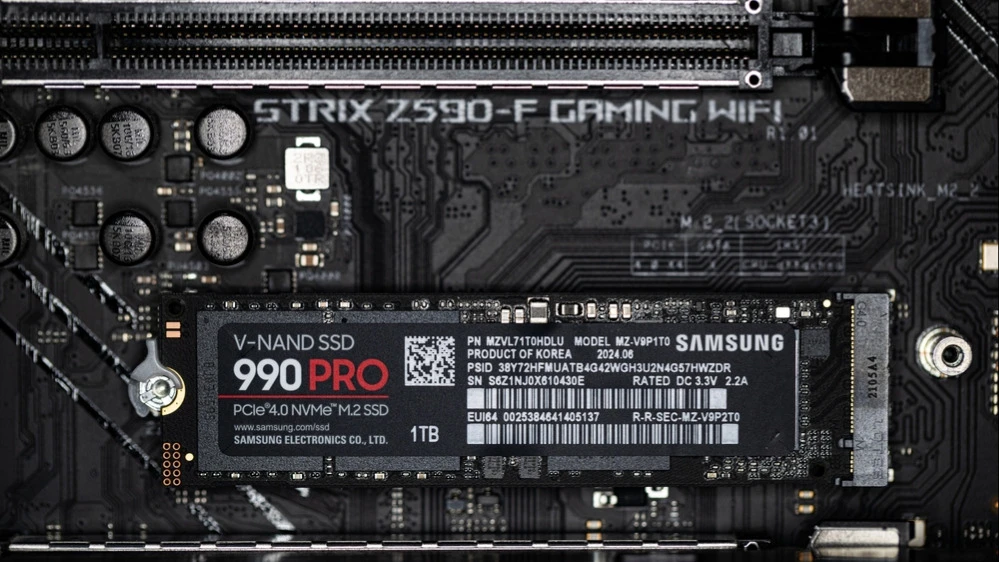 Производители памяти переключаются на выпуск чипов для ИИ, что создает дефицит на рынке флэш-накопителей и оперативной памяти для ПК / Фото: Ruslan Lytvyn / Shutterstock.com