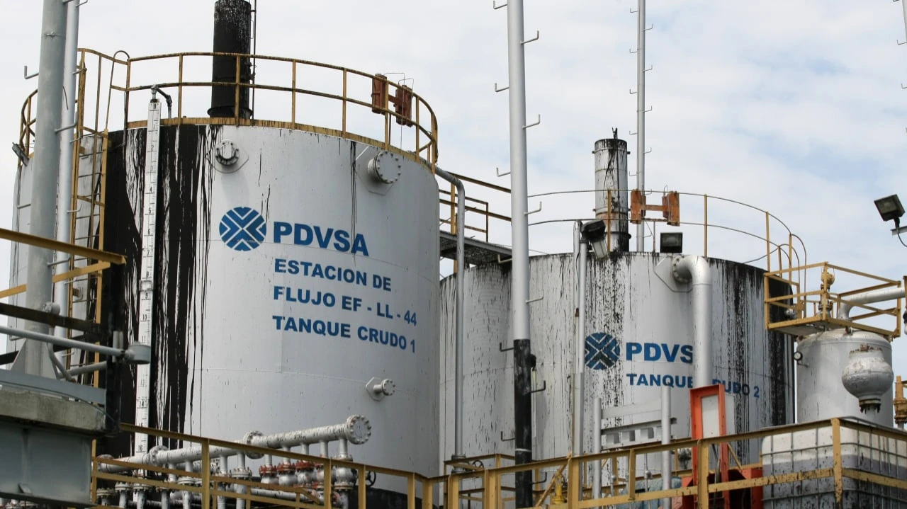 Venezuela to transfer up to 50 million barrels of oil to the US — Trump