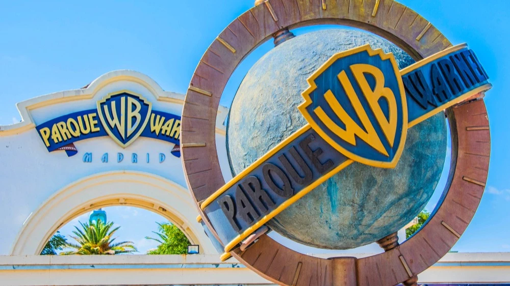 Совет директоров Warner Bros рекомендовал акционерам отклонить предложение Paramount Skydance на $108,4 млрд / Фото: Woskresenskiy / Shutterstock.com