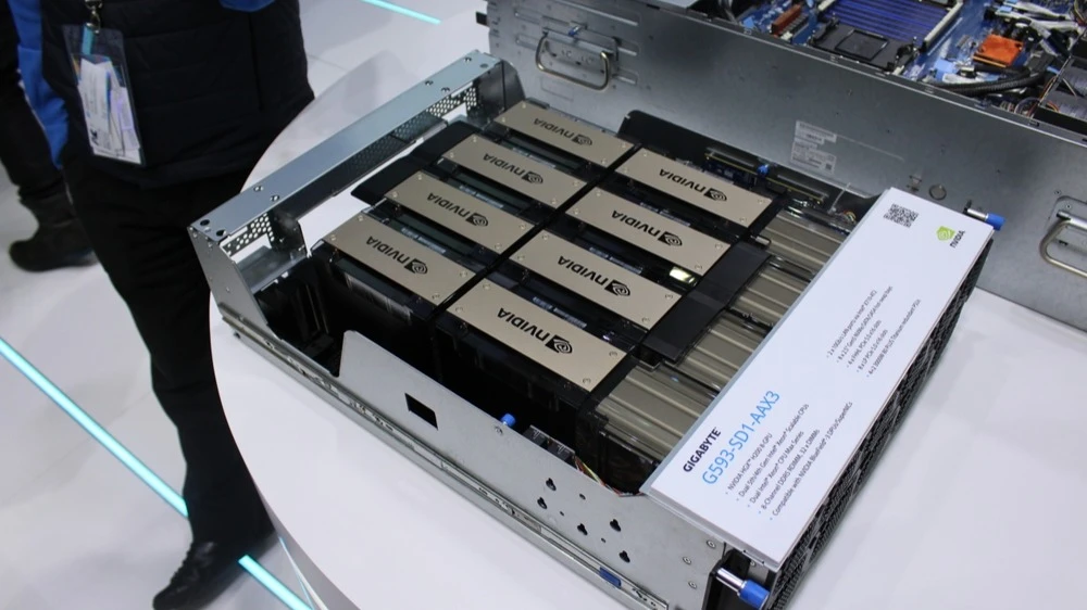 Власти Китая попросили техкомпании отложить закупки чипов Nvidia H200 / Фото: Andrew Sozinov / Shutterstock.com