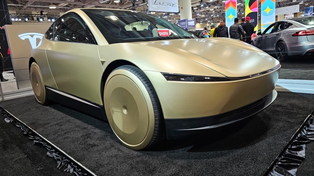 Маск считает, что системы для автономного вождения от конкурентов столкнутся с теми же проблемами в решении нестандартных дорожных ситуаций, что и FSD от Tesla / Фото: JuliaDorian / Shutterstock.com