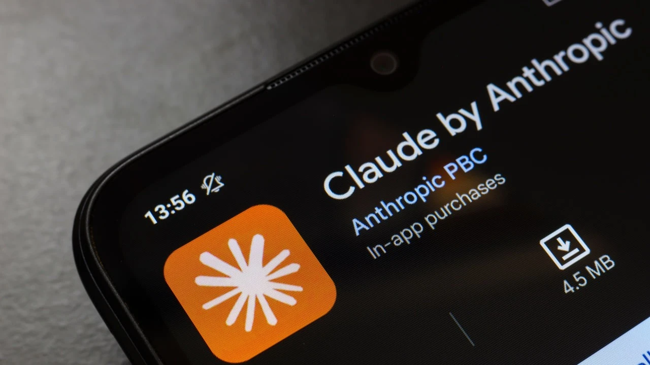 Anthropic привлекает $10 млрд при оценке в $350 млрд / Фото: jackpress / Shutterstock.com