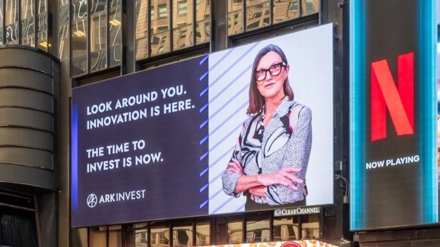 Кэти Вуд ставит на то, что Дональд Трамп может начать закупки биткоинов в резервы в текущем году / Фото: LinkedIn / Cathie Wood