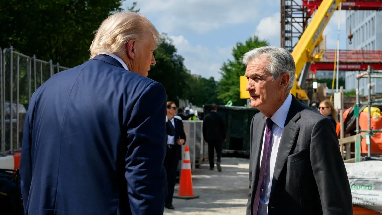 Минюст США пригрозил председателю ФРС Джерому Пауэллу (справа) уголовным преследованием / Фото: The White House