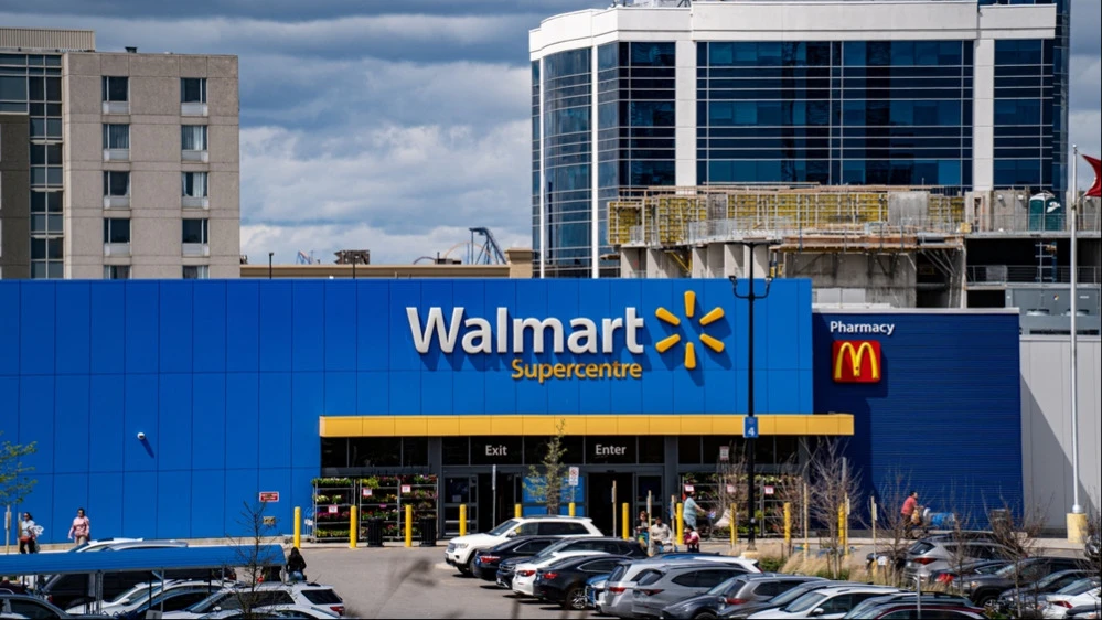 Крупнейший ретейлер США сделал ставку на продажи с помощью ИИ / Фото: Erman Gunes / Shutterstock.com