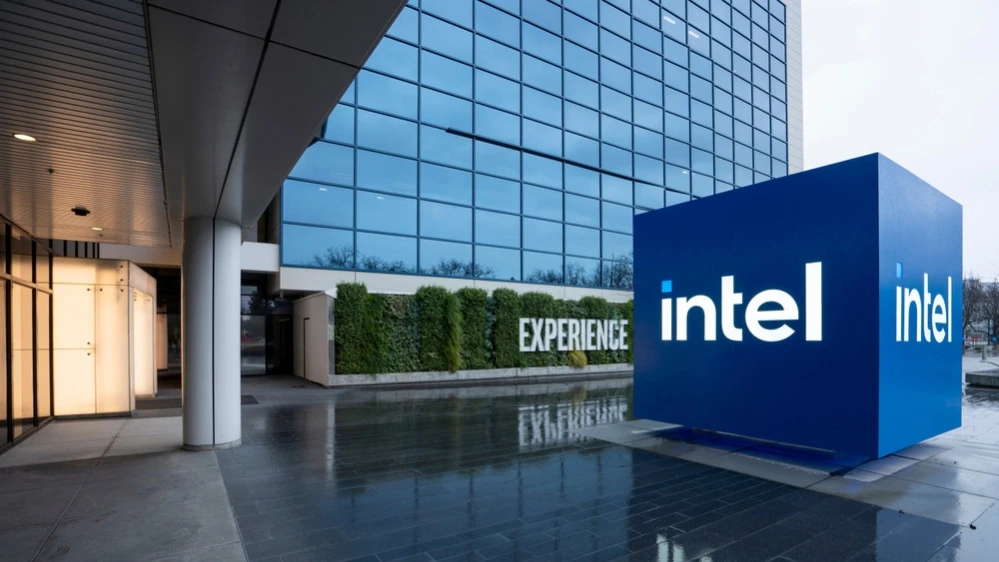 As Intel stock rises on Wall Street, so does the number of recommendations to buy it / Photo: Tada Images / Shutterstock.com