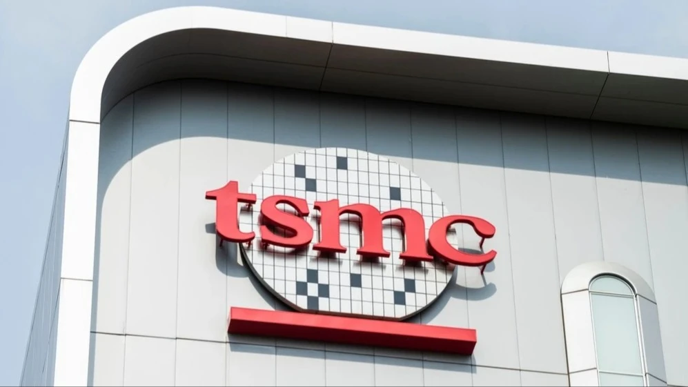 Годовая выручка TSMC впервые превысила $100 млрд / Фото: Jack Hong / Shutterstock.com