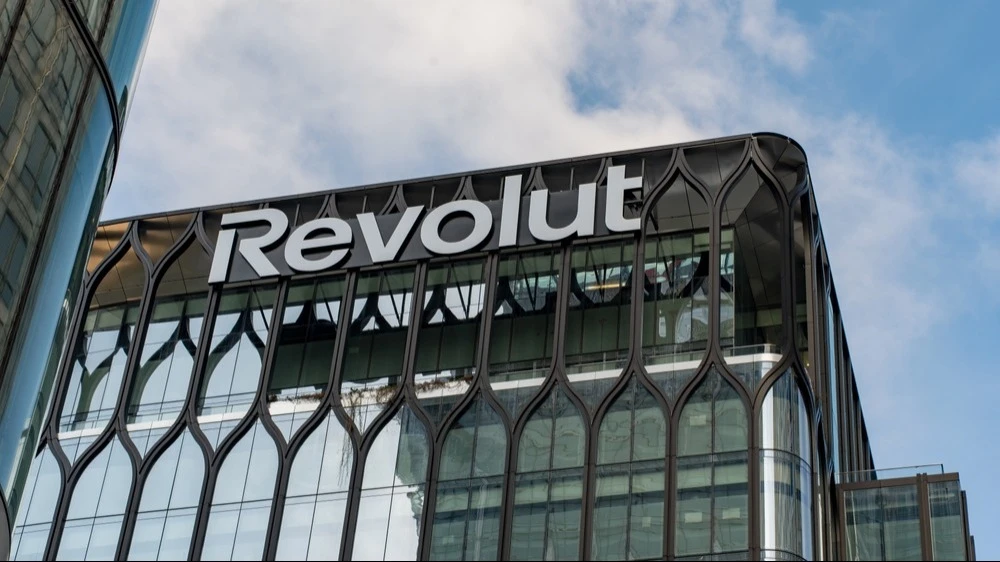 Revolut seeks full banking license in Switzerland / Photo: Shutterstock.com