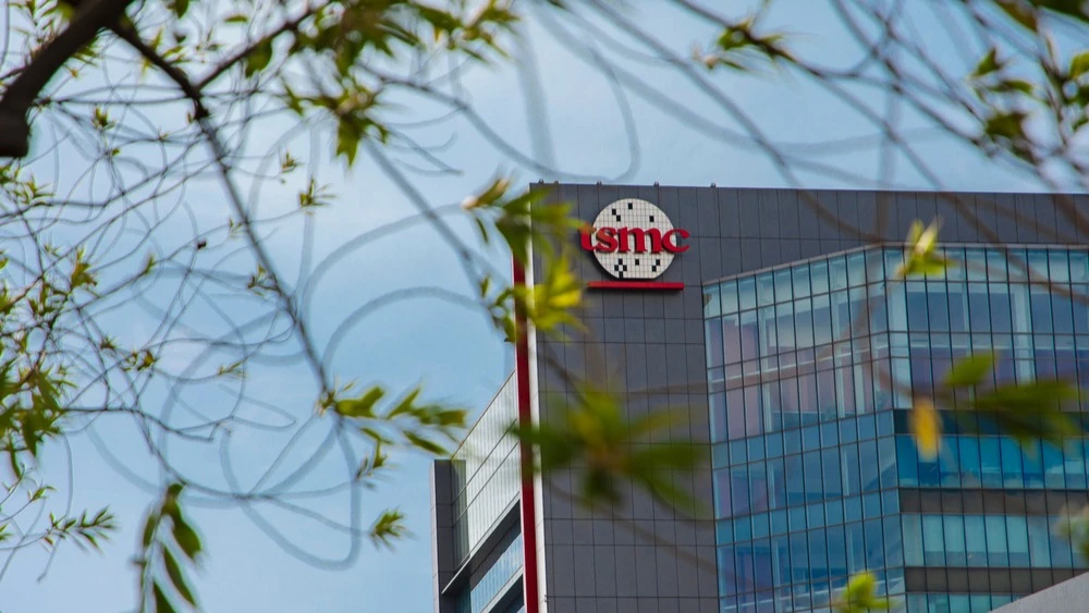 Акции производителей микросхем, а также компаний, продающих оборудование и другие инструменты для производства чипов, подскочили после отчета TSMC / Фото: Shutterstock / Vidpen