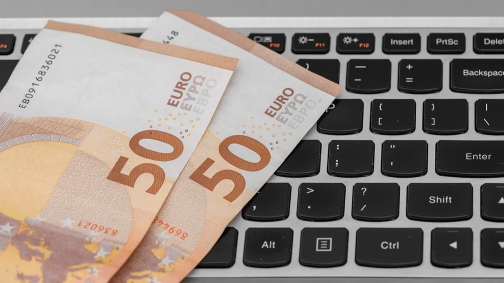 Банки ужесточают комплаенс после решения Еврокомиссии включить Россию в перечень стран с высоким уровнем риска / Фото: Shutterstock.com