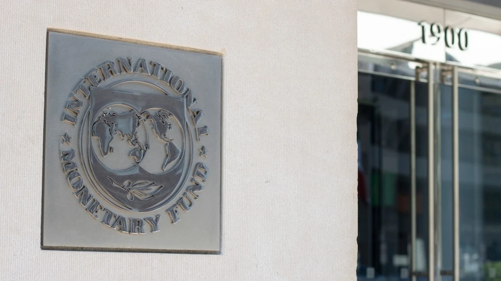 МВФ повысил прогноз по глобальному росту экономики с 3,1% до 3,3% в 2026 году / Фото: Shutterstock.com